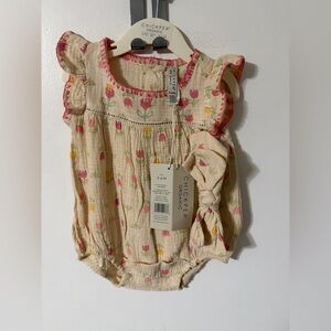Chickpea Organic beige baby romper and headband with floral pattern NWT 3/6ms